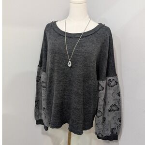 Gigio Boho Gray Sweater Size Large Embellished Sleeves‎